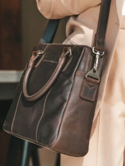 Sacoche Ordinateur The Chesterfield Brand Harvey Santiago 11 Pouces 33 Sacoche Ordinateur The Chesterfield Brand Harvey Santiago 11 Pouces -Delsey Soldes Magasin sac ordinateur the chesterfield brand 888326z